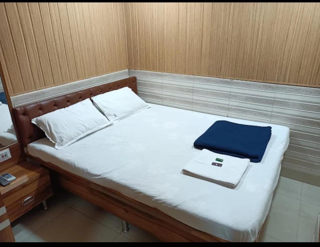 Kamal Lodge Колката Екстериор снимка